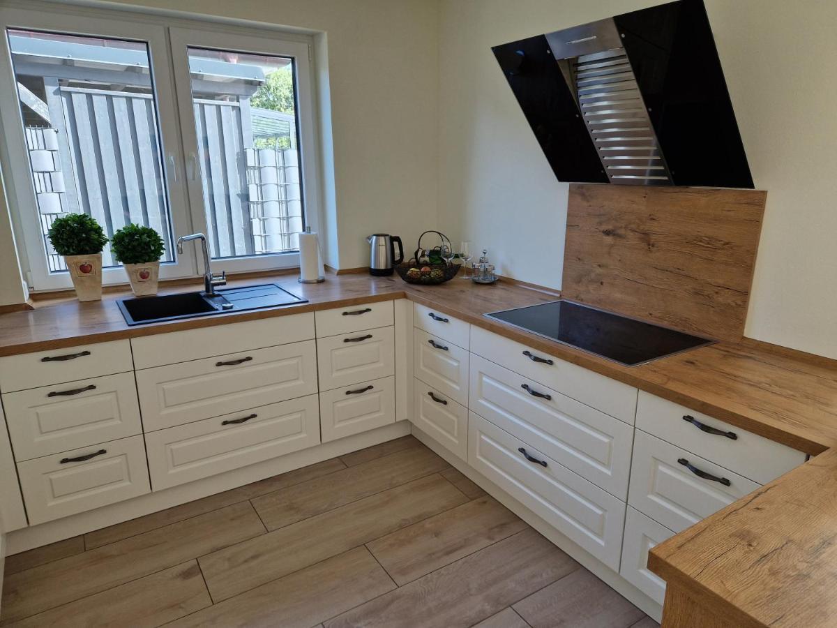 Nahe Meyer Werft In Ostfriesland Mit Kueche & Netflix Apartment *